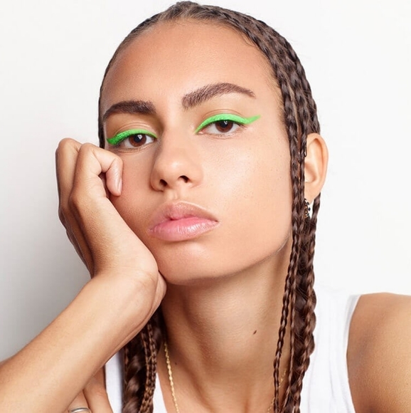 Romantic Beauty Green Eyeliner. - Picture 4 of 4